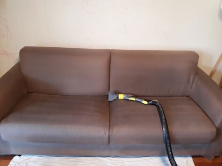 Firma Biały Słoń. Pranie tapicerki meblowej Warszawa - New  12-kanapa-przed-praniem-tapicerki-2