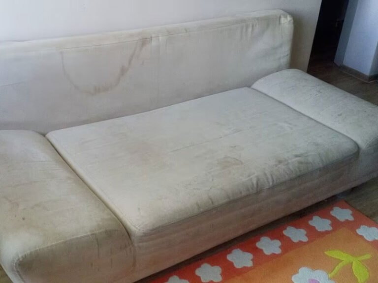 Firma Biały Słoń. Pranie tapicerki meblowej Warszawa - New  Kanapa-za-alcantary-brudna_1-w-1200